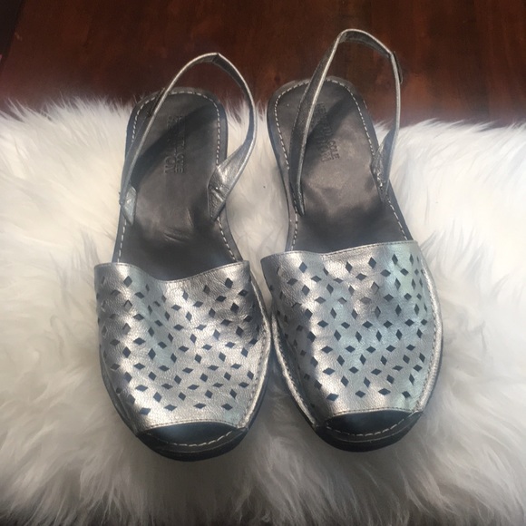 Sandals - Picture 1 of 6